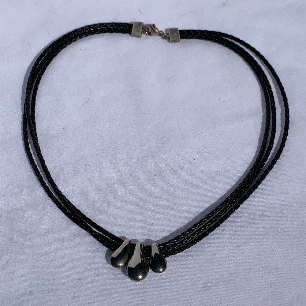 Trendy Women's Black Necklace With Pretty Teardrop Accents